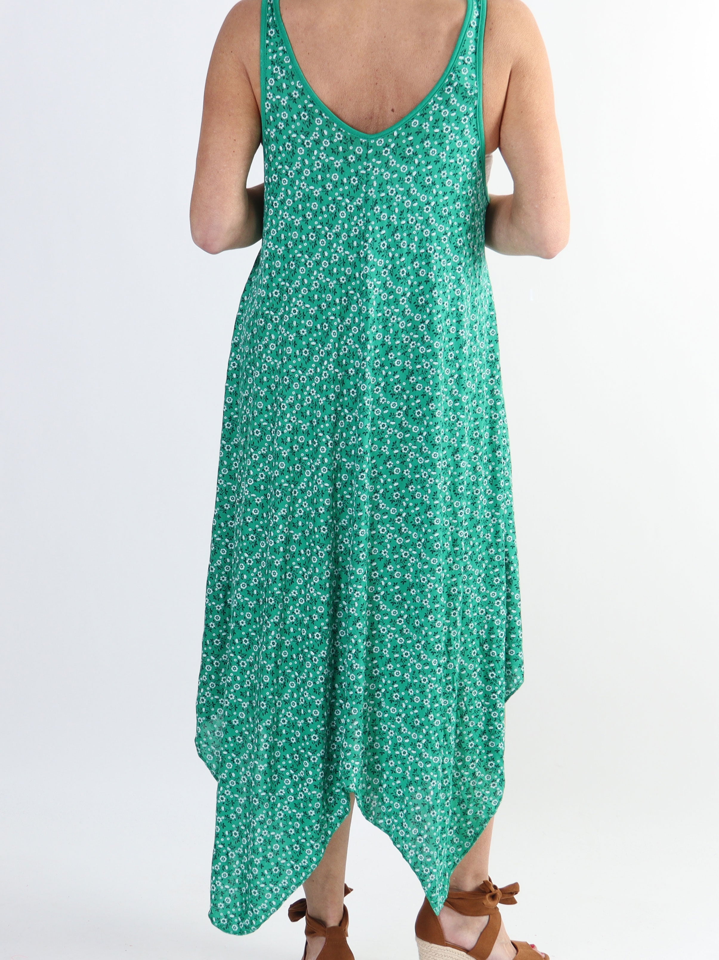 Veronica Small Flower - Klänning med blommönster och breda axelband i plusstorlek